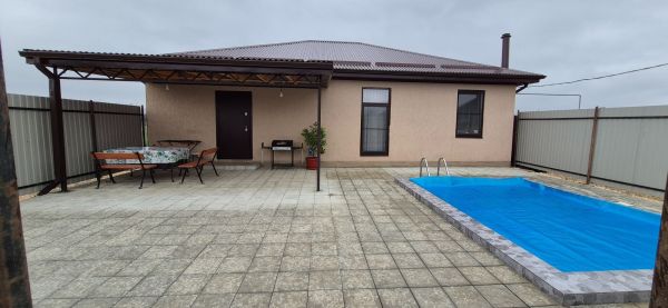 Дом с бассейном «Лотос»