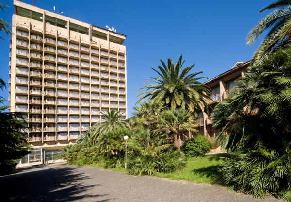 Отель Amza Park Hotel (бывш. Пансионат «Энергетик»)