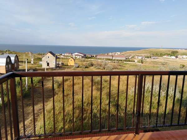 Дом с бассейном рядом с морем