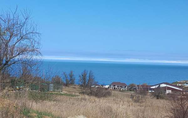 2-этажный дом с бассейном у моря