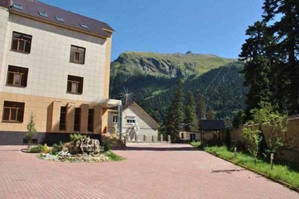 Отель «Домбай Пэлас»