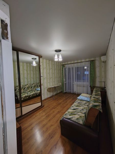 Трехкомнатная квартира на Нахимова 3