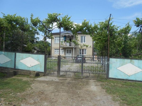 Частный сектор на Лакоба 12