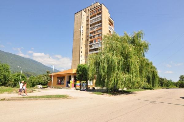 Двухкомнатная квартира на Лакоба 17