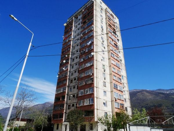 Двухкомнатная квартира на Лакоба 5