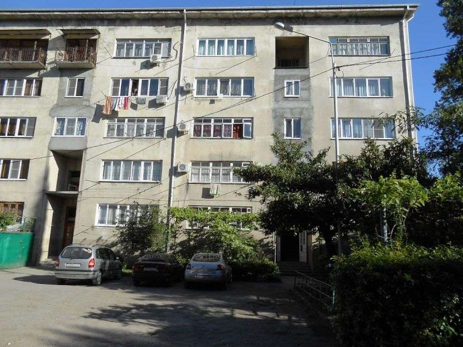 Трехкомнатная квартира на Абазгаа 41/2
