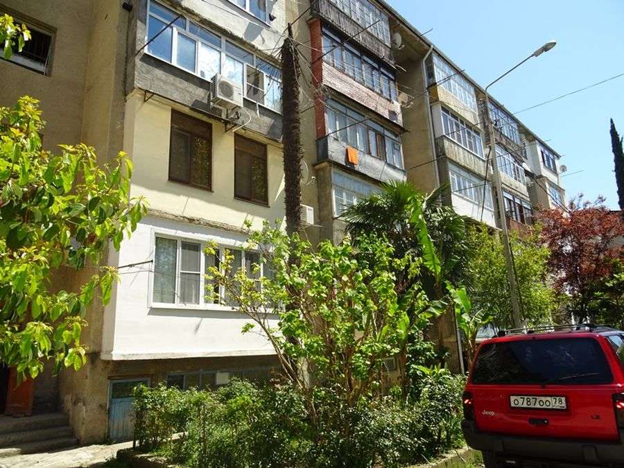 Двухкомнатная квартира на Абазгаа 47/4