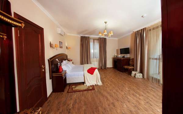 Отель «Green Hall»