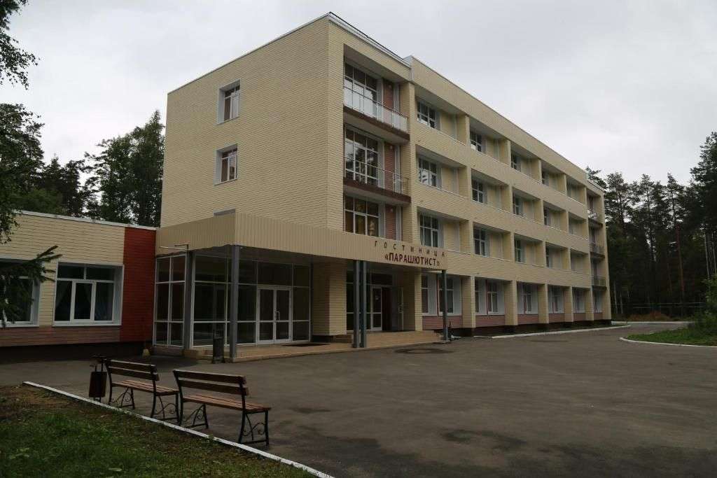 Гостиница «Парашютист»