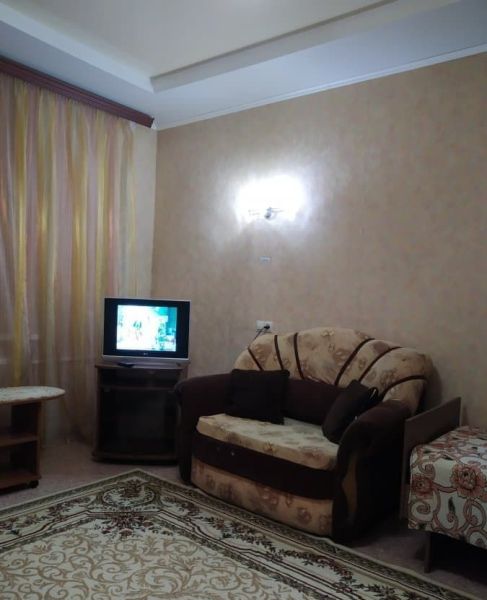 Однокомнатная квартира посуточно на Ленина