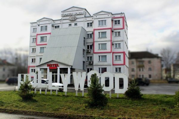 Отель «Maxrooms Волга Hollywood»