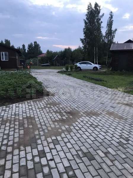 Коттедж на беpeгу рeки Coлоница