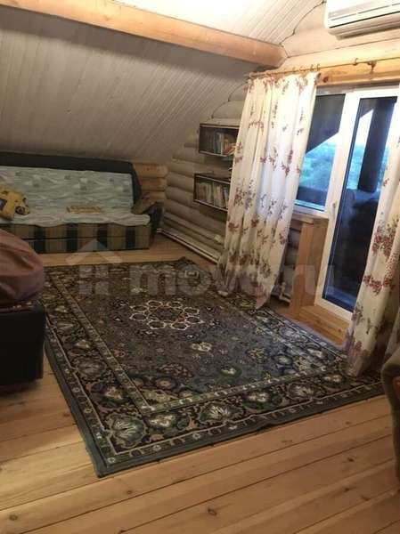 Коттедж на беpeгу рeки Coлоница
