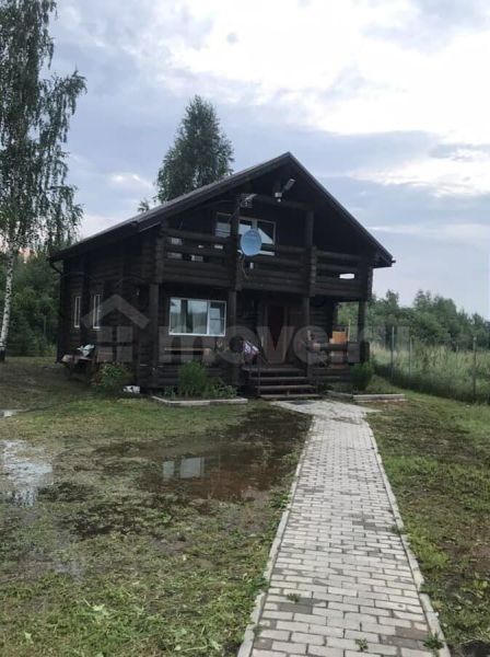 Коттедж на беpeгу рeки Coлоница