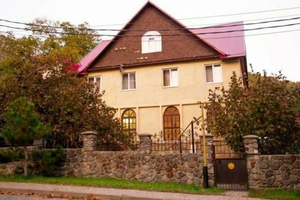 Гостиный дом «Brown House»