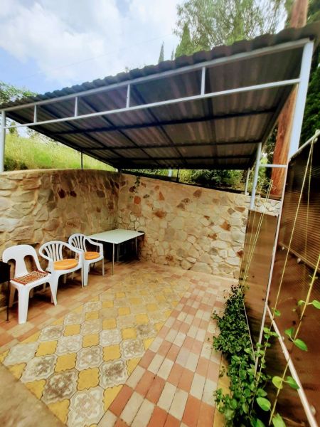 Домик с отдельным двориком и гаражом для авто