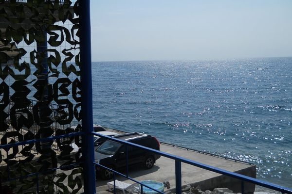Эллинг «Ноги в море»
