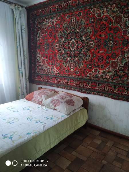 Деревенский домик в лесу