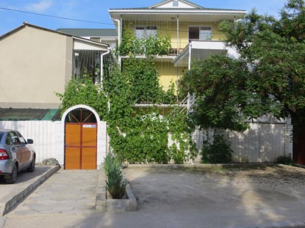 3-комнатная квартира на Бирюзова 58