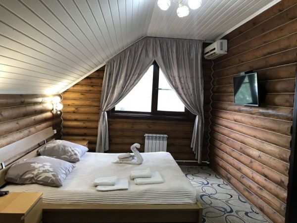 Двухэтажный бревенчатый VIP дом