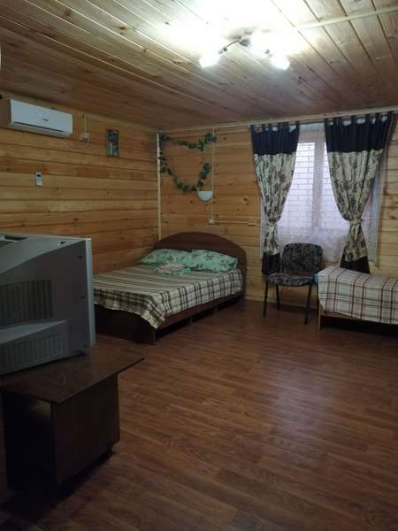 2 домика у Азовского моря на Кубанской 34