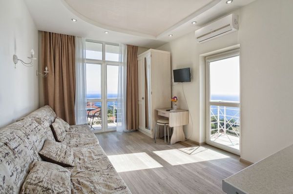 Студия №23 на пятом этаже