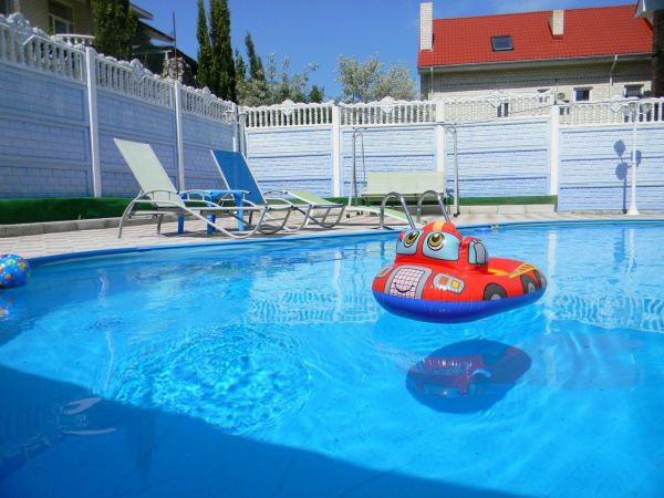 Коттедж с бассейном