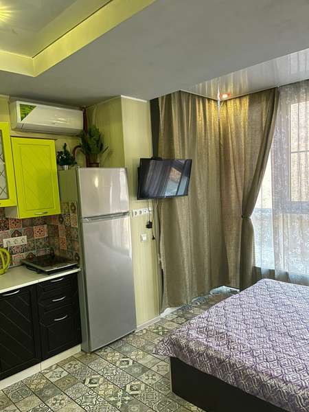 Студия с изумительным видом из окон на горы и реку