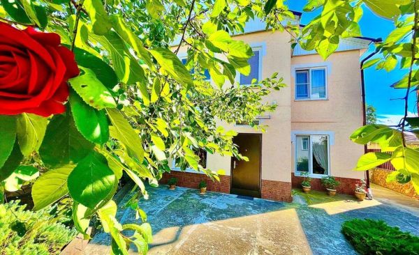 Двухэтажный дом на Кутузова 48