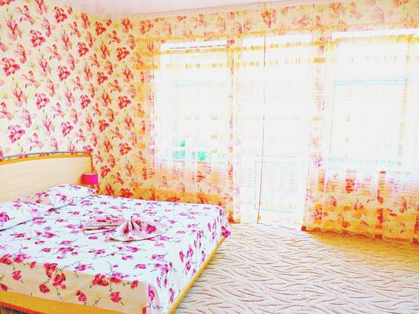 №1 2-х комнатный полулюкс на 4–5 чел.