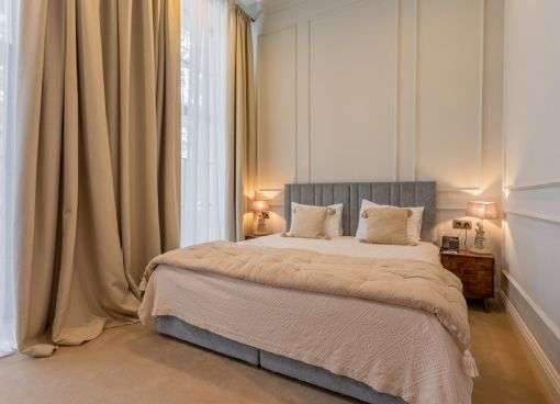 PREMIER-ROOM