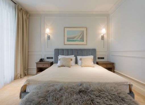 DELUXE-ROOM