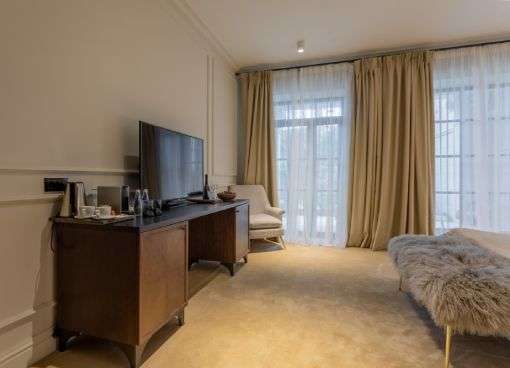 DELUXE-ROOM