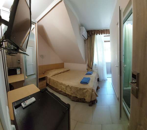 Малый номер с лоджией