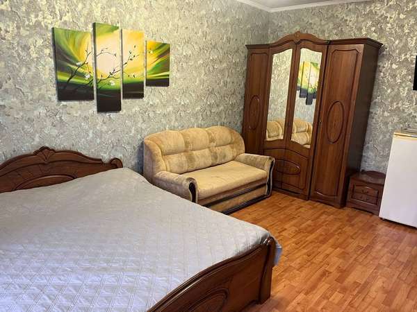 Комната с видом на лес