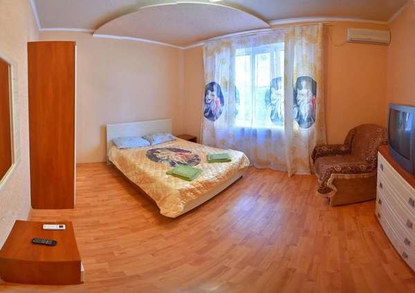 Комната с видом на лес