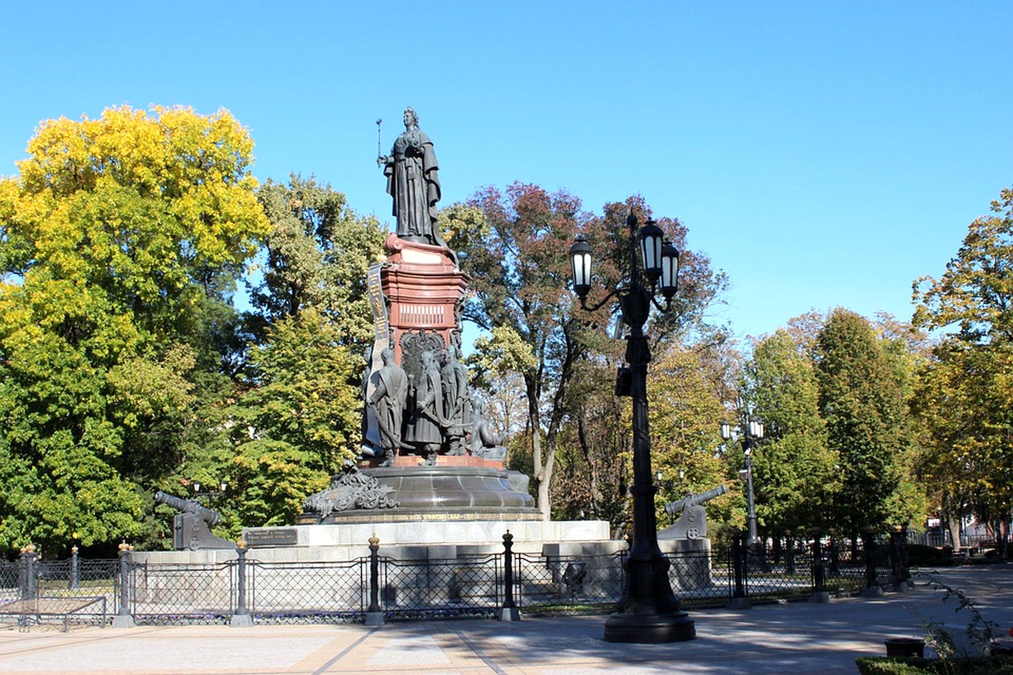 Памятник екатерине в краснодаре фото